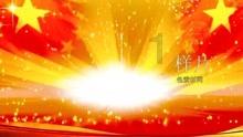 村民清早偶遇呆萌羚牛，与其深情对视