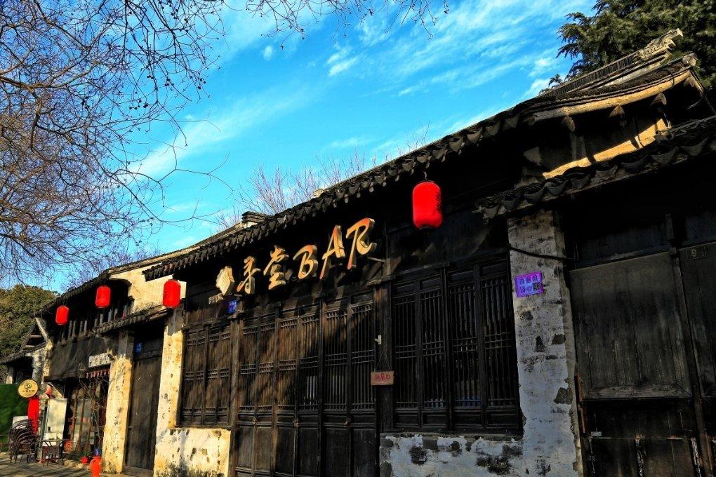 贵阳市人大常委会通过一批人事任免：姜桂梅为贵阳市人大教科文卫委员会副主任委员